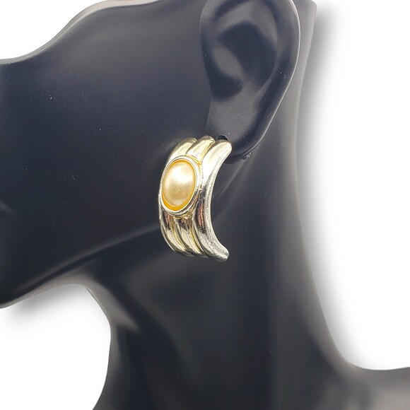 Vintage Light Gold Tone Champagne Faux Pearl Center Curved Earrings Half Hoop - Picture 1 of 7